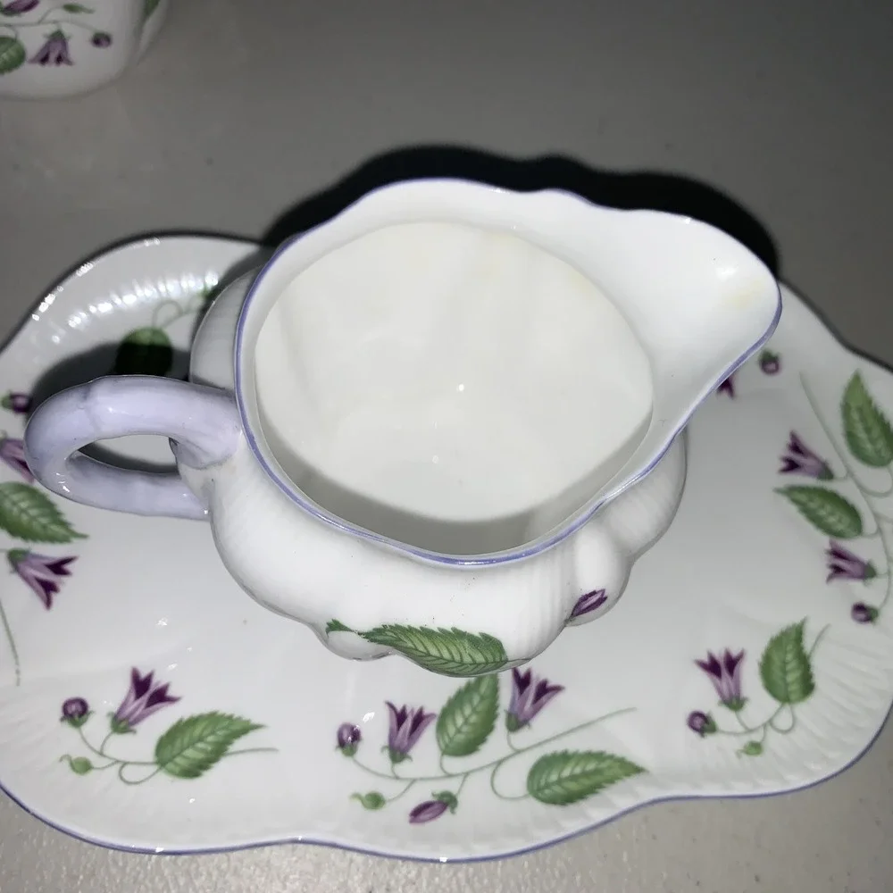 GORGEOUS SHELLEY CAMPANULA DAINTY‎ SHAPE INDIVIDUAL CREAMER With Tray
